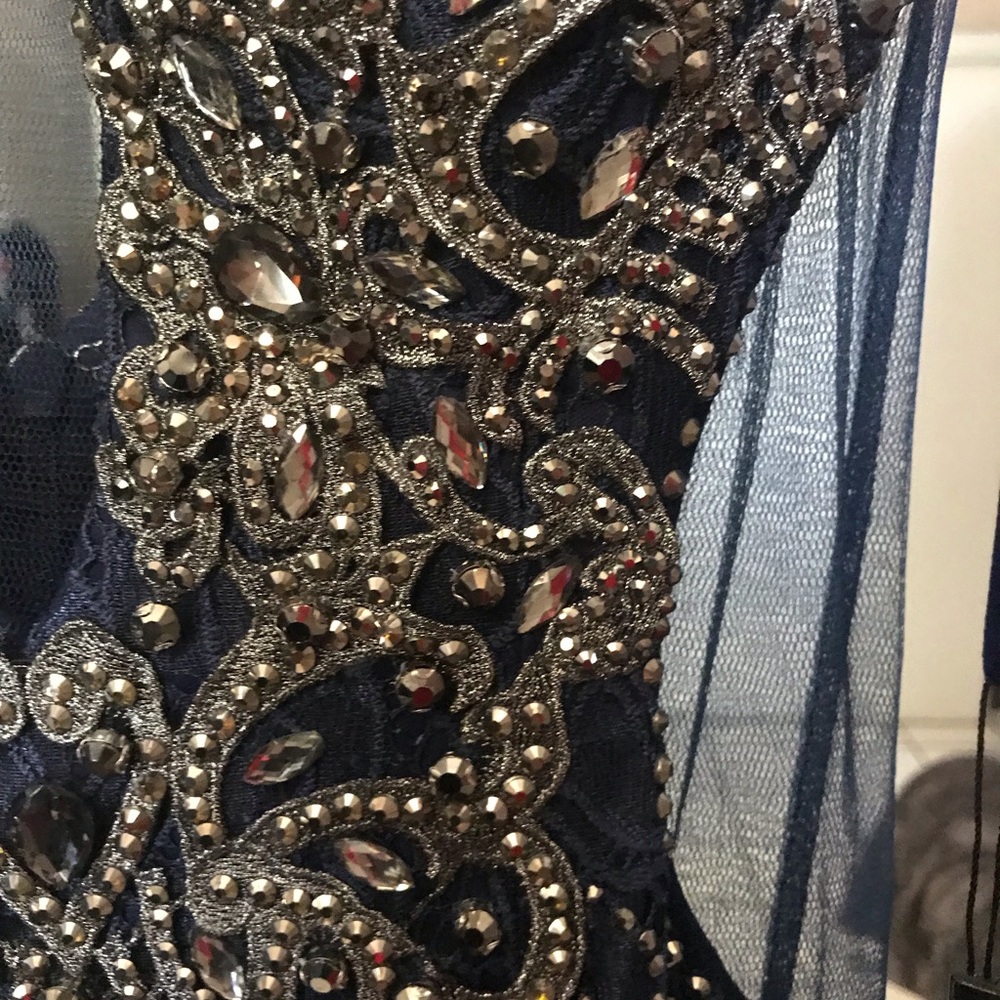 Formal Dress - Picture 5 of 7